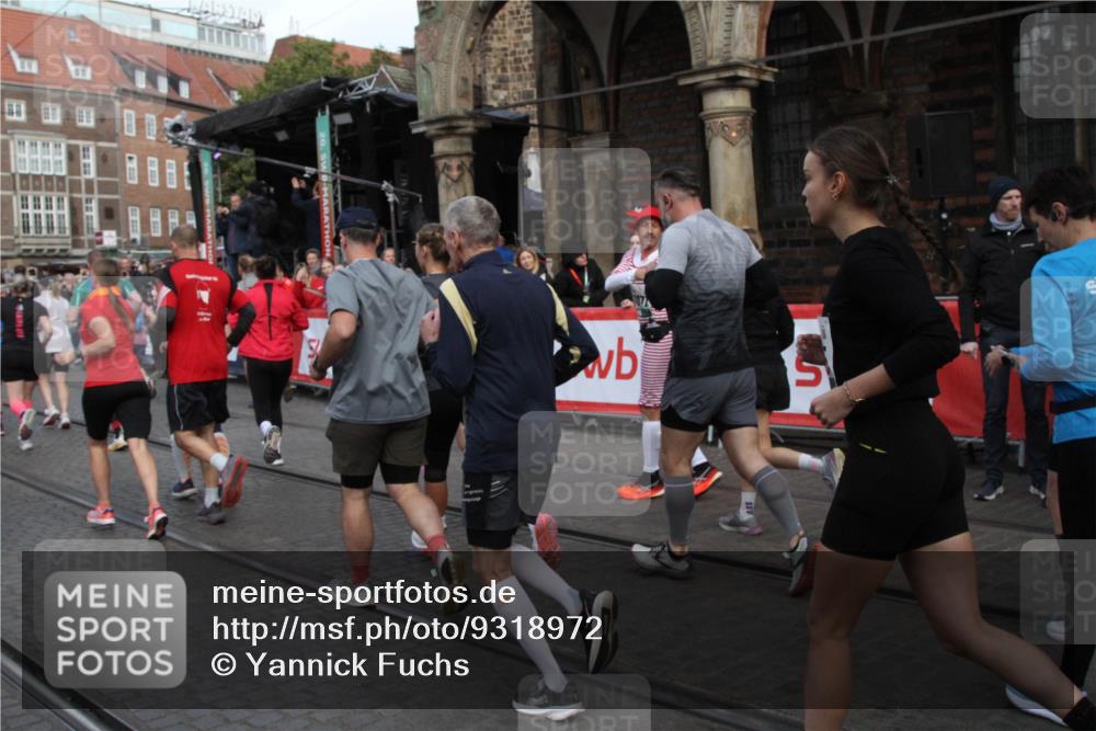 05.10.2025 - 20. swb-Marathon Bremen Yannick Fuchs http://msf.ph/oto/9318972 05.10.2025 11:33:10 Ziel  meine-sportfotos.de