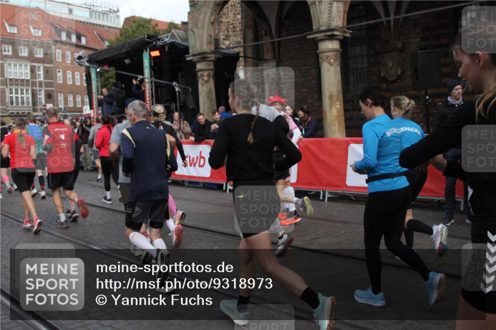 05.10.2025 - 20. swb-Marathon Bremen Yannick Fuchs http://msf.ph/oto/9318973 05.10.2025 11:33:11 Ziel  meine-sportfotos.de