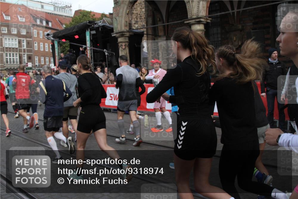 05.10.2025 - 20. swb-Marathon Bremen Yannick Fuchs http://msf.ph/oto/9318974 05.10.2025 11:33:11 Ziel  meine-sportfotos.de