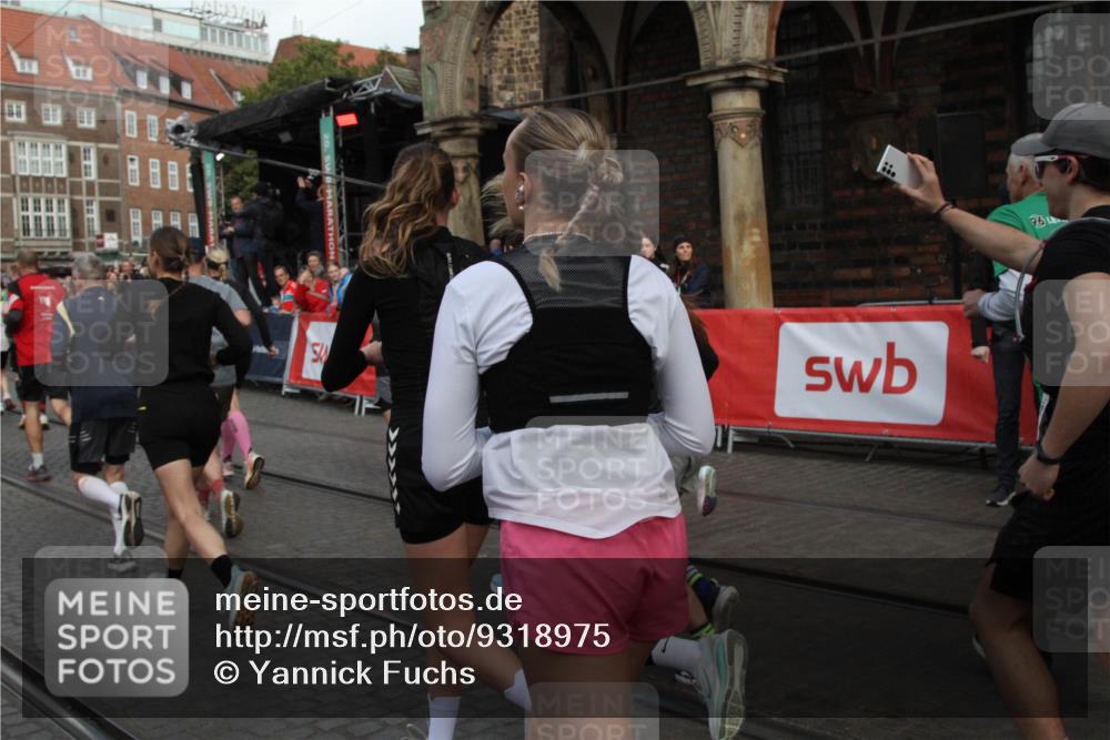 05.10.2025 - 20. swb-Marathon Bremen Yannick Fuchs http://msf.ph/oto/9318975 05.10.2025 11:33:11 Ziel  meine-sportfotos.de
