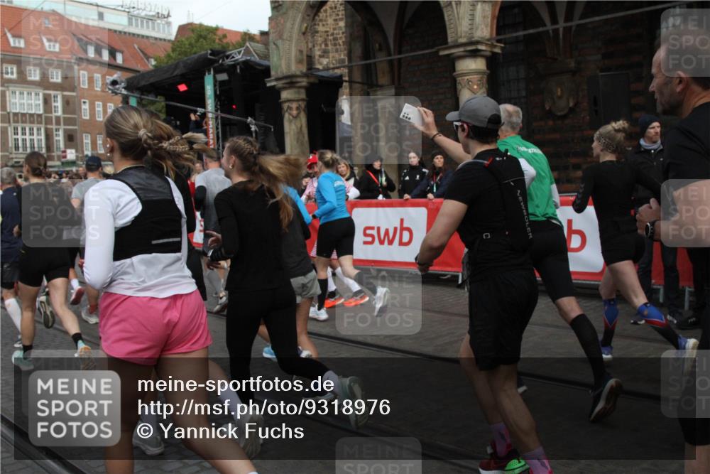 05.10.2025 - 20. swb-Marathon Bremen Yannick Fuchs http://msf.ph/oto/9318976 05.10.2025 11:33:12 Ziel  meine-sportfotos.de