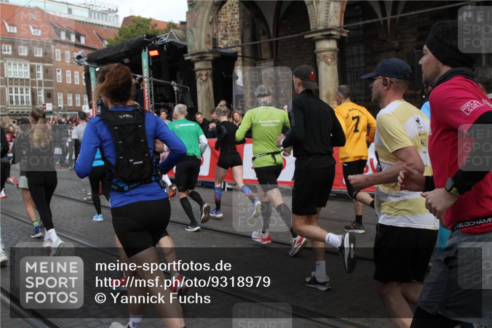05.10.2025 - 20. swb-Marathon Bremen Yannick Fuchs http://msf.ph/oto/9318979 05.10.2025 11:33:13 Ziel  meine-sportfotos.de