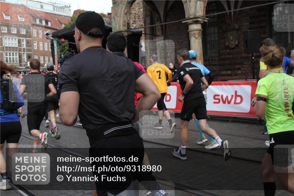 05.10.2025 - 20. swb-Marathon Bremen Yannick Fuchs http://msf.ph/oto/9318980 05.10.2025 11:33:13 Ziel  meine-sportfotos.de