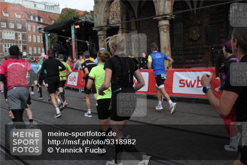 05.10.2025 - 20. swb-Marathon Bremen Yannick Fuchs http://msf.ph/oto/9318982 05.10.2025 11:33:14 Ziel  meine-sportfotos.de