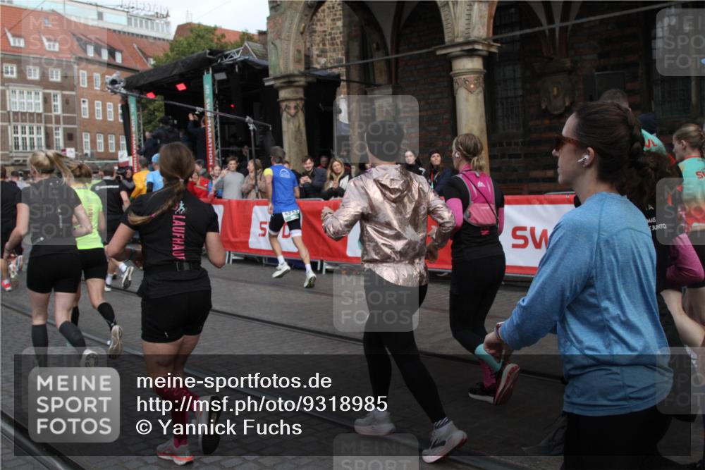 05.10.2025 - 20. swb-Marathon Bremen Yannick Fuchs http://msf.ph/oto/9318985 05.10.2025 11:33:15 Ziel  meine-sportfotos.de