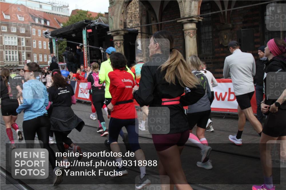 05.10.2025 - 20. swb-Marathon Bremen Yannick Fuchs http://msf.ph/oto/9318988 05.10.2025 11:33:16 Ziel  meine-sportfotos.de