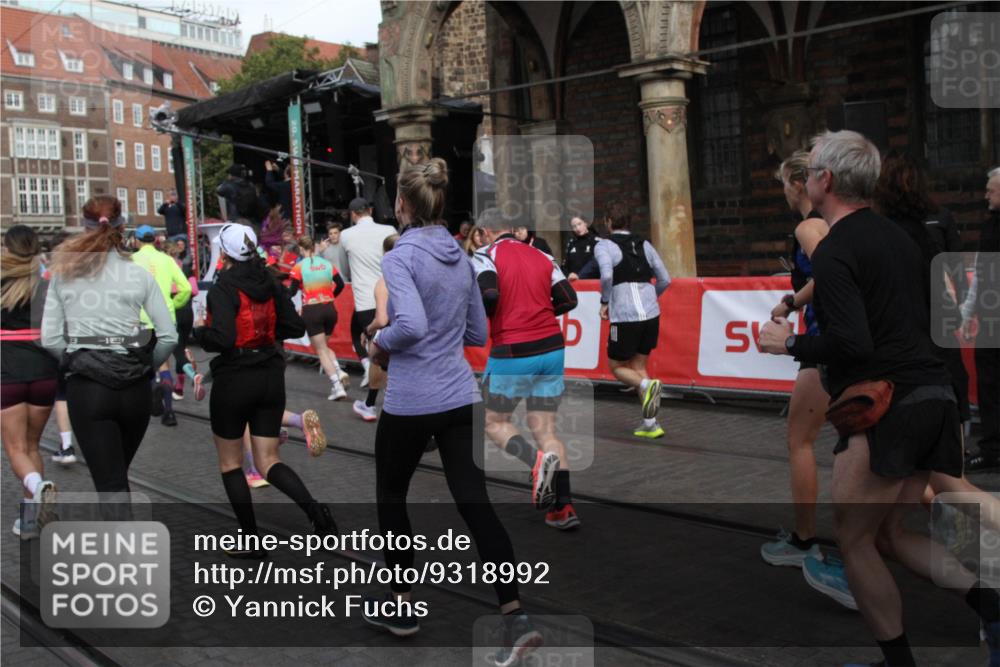05.10.2025 - 20. swb-Marathon Bremen Yannick Fuchs http://msf.ph/oto/9318992 05.10.2025 11:33:18 Ziel  meine-sportfotos.de