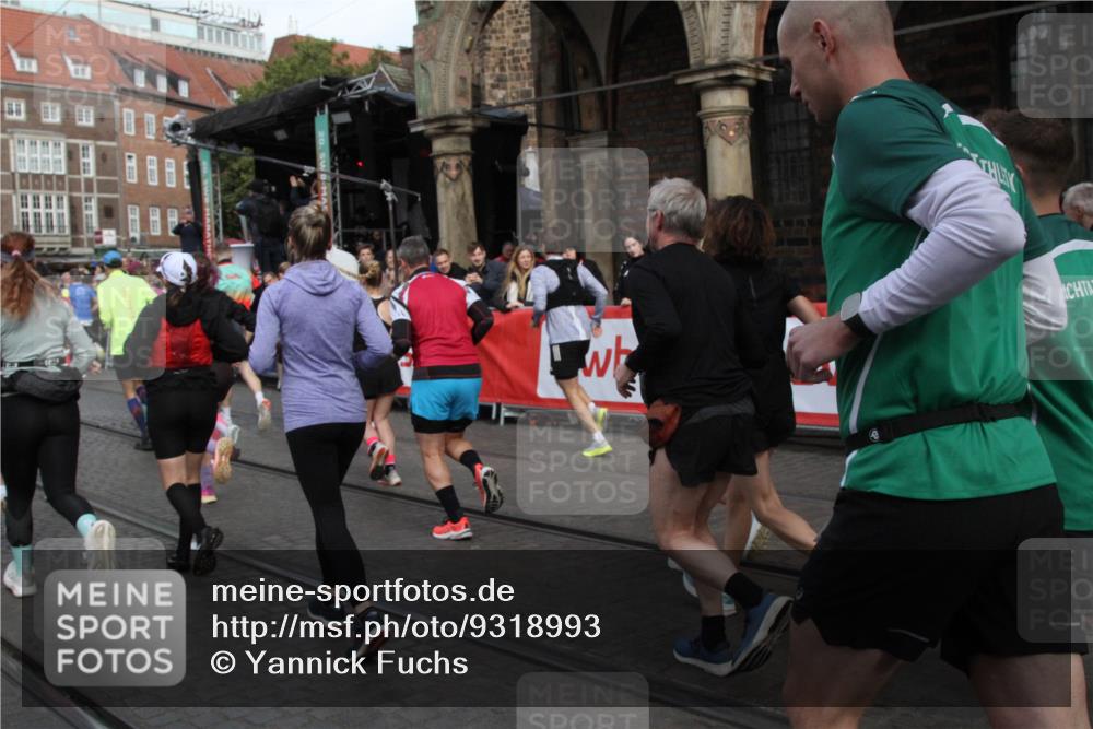 05.10.2025 - 20. swb-Marathon Bremen Yannick Fuchs http://msf.ph/oto/9318993 05.10.2025 11:33:18 Ziel  meine-sportfotos.de
