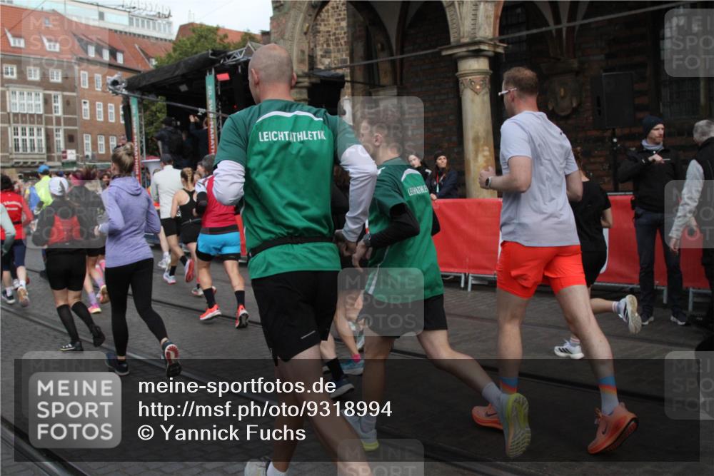 05.10.2025 - 20. swb-Marathon Bremen Yannick Fuchs http://msf.ph/oto/9318994 05.10.2025 11:33:19 Ziel  meine-sportfotos.de