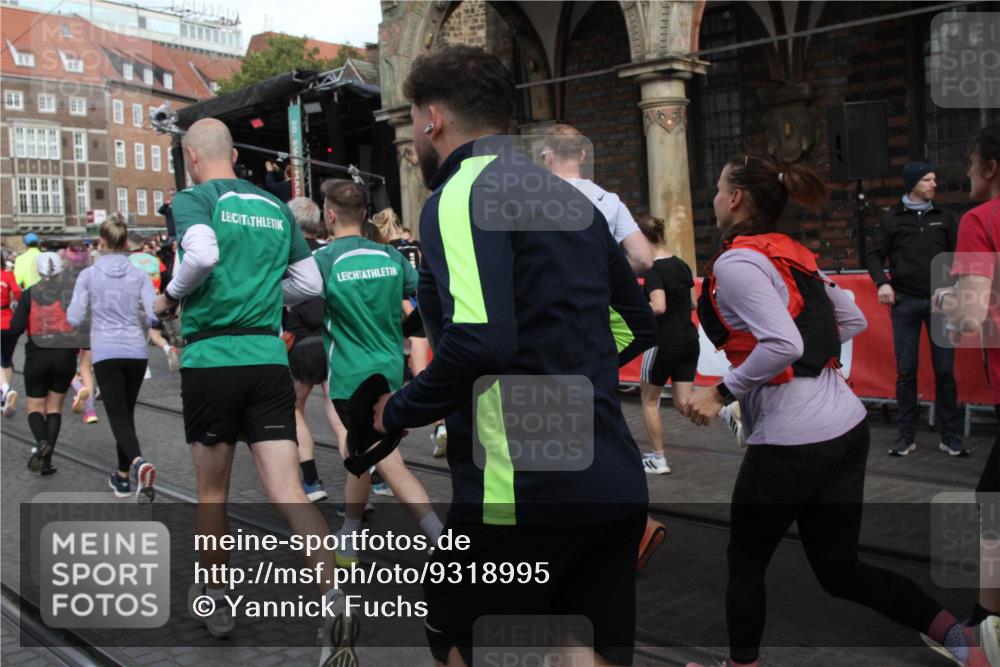 05.10.2025 - 20. swb-Marathon Bremen Yannick Fuchs http://msf.ph/oto/9318995 05.10.2025 11:33:19 Ziel  meine-sportfotos.de