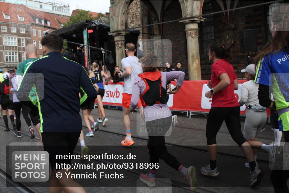 05.10.2025 - 20. swb-Marathon Bremen Yannick Fuchs http://msf.ph/oto/9318996 05.10.2025 11:33:19 Ziel  meine-sportfotos.de