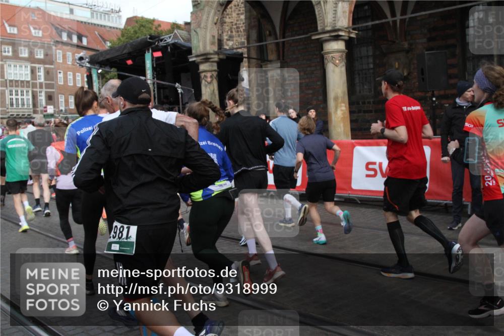 05.10.2025 - 20. swb-Marathon Bremen Yannick Fuchs http://msf.ph/oto/9318999 05.10.2025 11:33:20 Ziel  meine-sportfotos.de