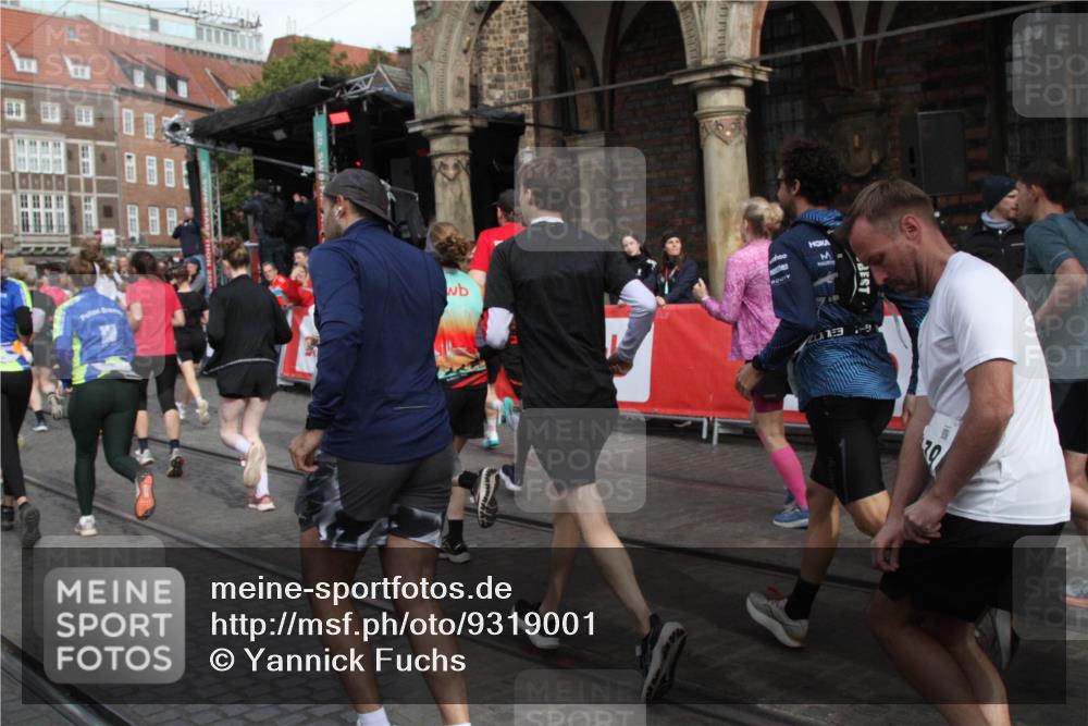 05.10.2025 - 20. swb-Marathon Bremen Yannick Fuchs http://msf.ph/oto/9319001 05.10.2025 11:33:21 Ziel  meine-sportfotos.de