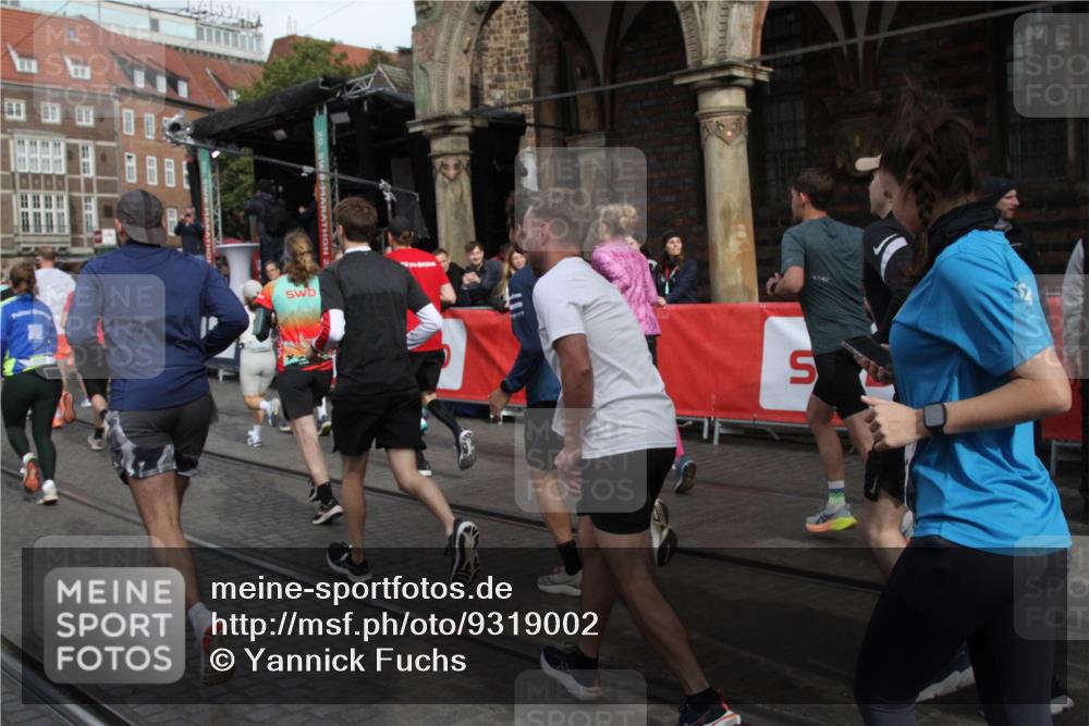 05.10.2025 - 20. swb-Marathon Bremen Yannick Fuchs http://msf.ph/oto/9319002 05.10.2025 11:33:22 Ziel  meine-sportfotos.de