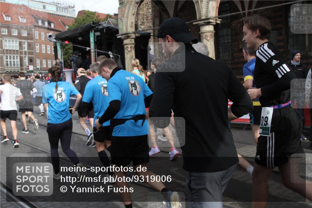 05.10.2025 - 20. swb-Marathon Bremen Yannick Fuchs http://msf.ph/oto/9319006 05.10.2025 11:33:23 Ziel  meine-sportfotos.de