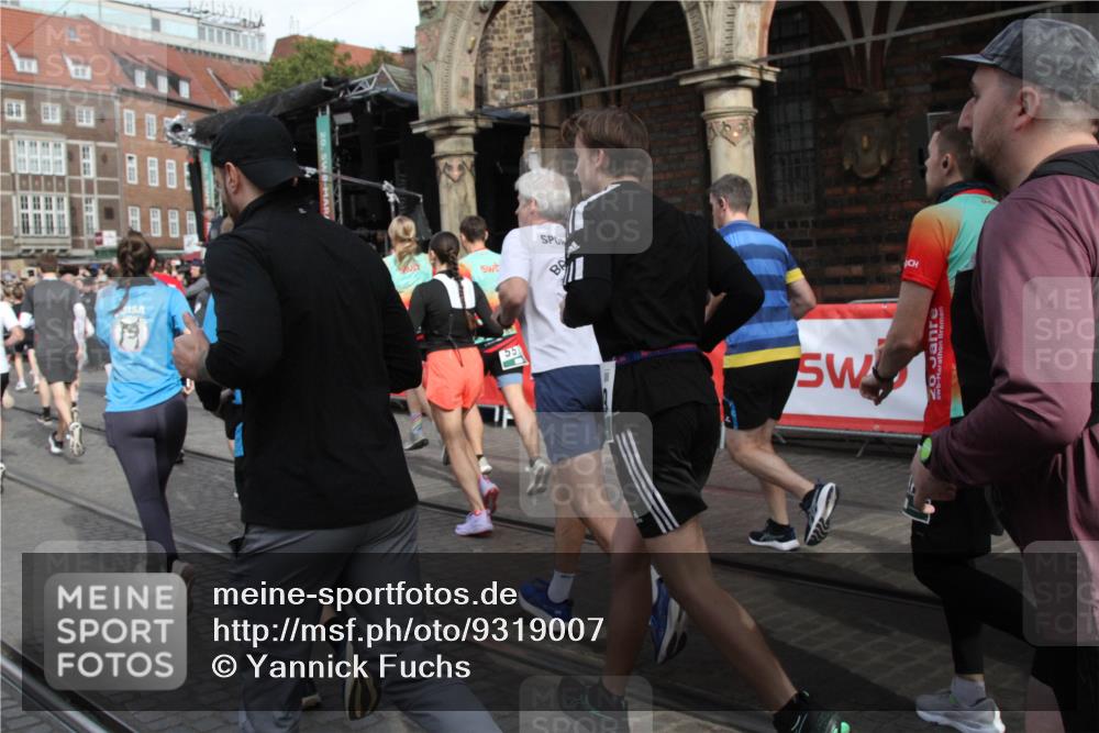 05.10.2025 - 20. swb-Marathon Bremen Yannick Fuchs http://msf.ph/oto/9319007 05.10.2025 11:33:24 Ziel  meine-sportfotos.de