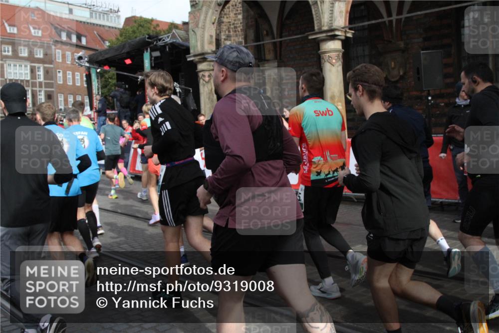 05.10.2025 - 20. swb-Marathon Bremen Yannick Fuchs http://msf.ph/oto/9319008 05.10.2025 11:33:24 Ziel  meine-sportfotos.de