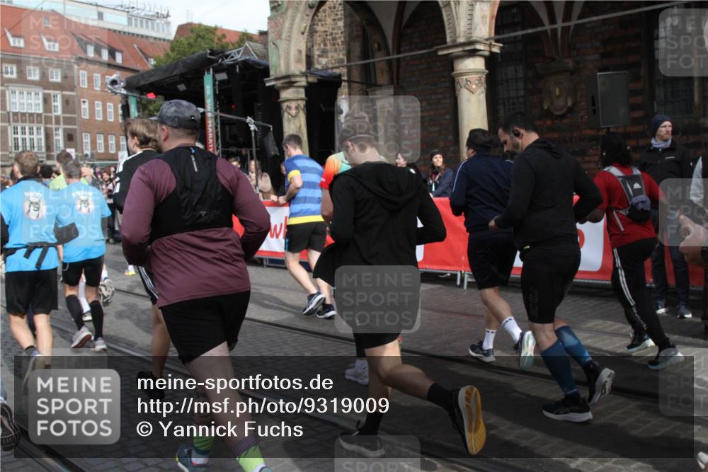 05.10.2025 - 20. swb-Marathon Bremen Yannick Fuchs http://msf.ph/oto/9319009 05.10.2025 11:33:24 Ziel  meine-sportfotos.de