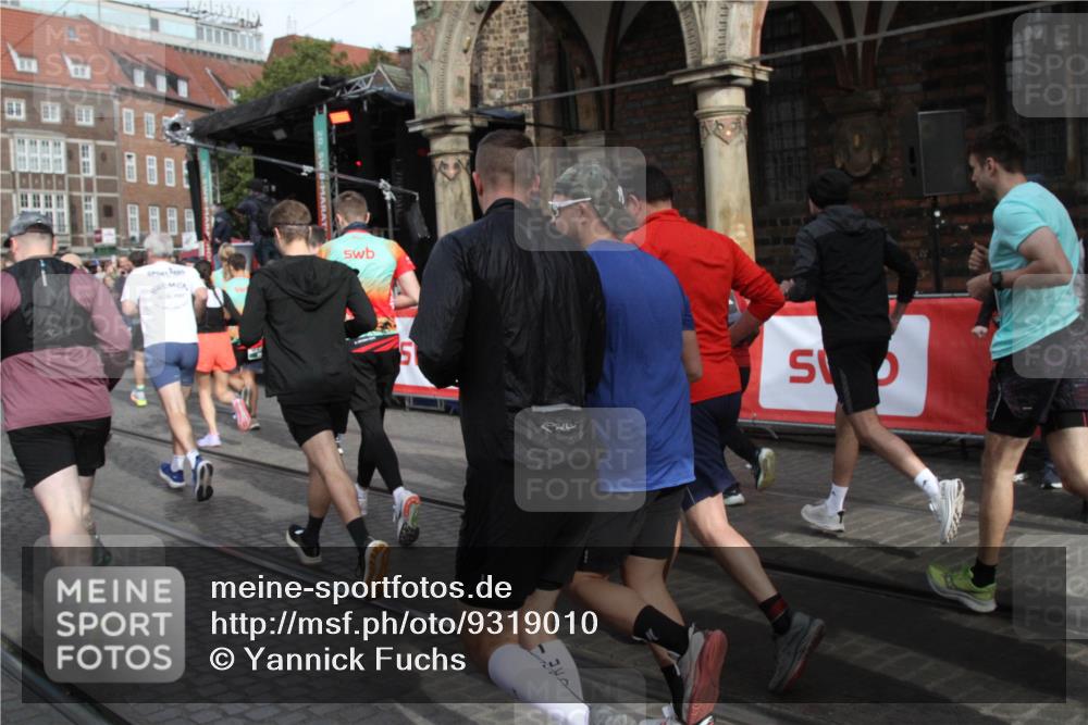 05.10.2025 - 20. swb-Marathon Bremen Yannick Fuchs http://msf.ph/oto/9319010 05.10.2025 11:33:25 Ziel  meine-sportfotos.de