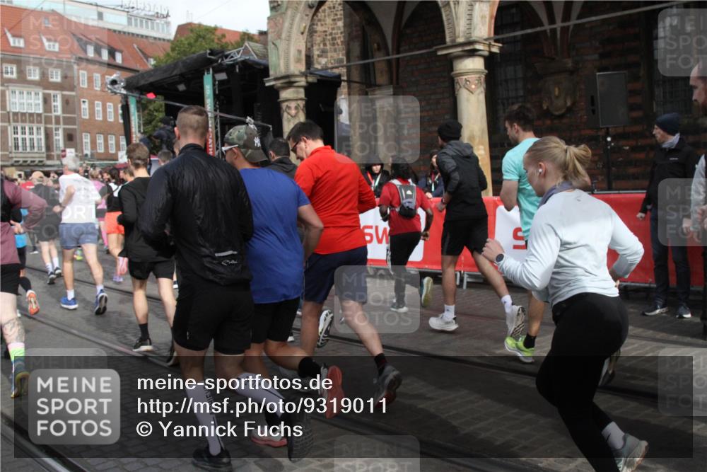 05.10.2025 - 20. swb-Marathon Bremen Yannick Fuchs http://msf.ph/oto/9319011 05.10.2025 11:33:25 Ziel  meine-sportfotos.de