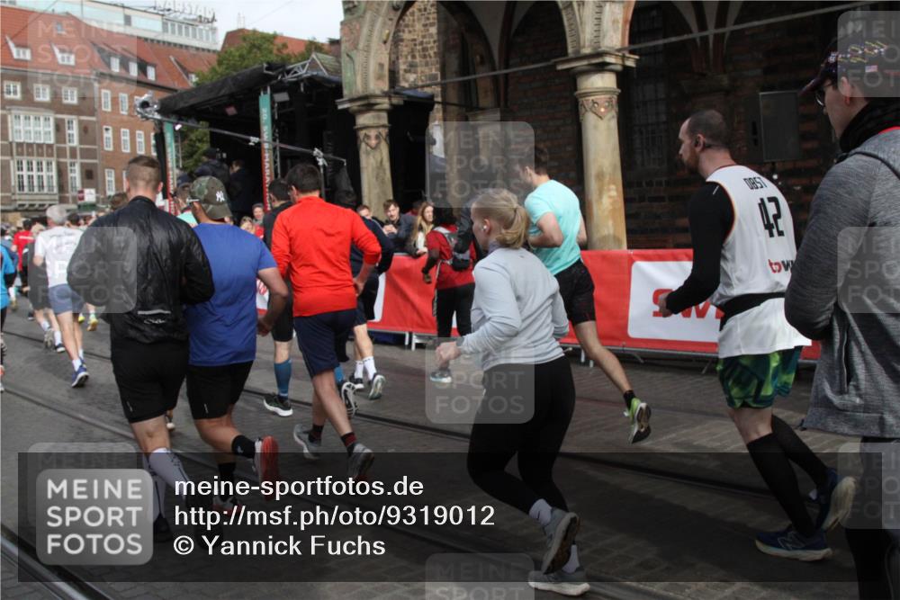 05.10.2025 - 20. swb-Marathon Bremen Yannick Fuchs http://msf.ph/oto/9319012 05.10.2025 11:33:26 Ziel  meine-sportfotos.de