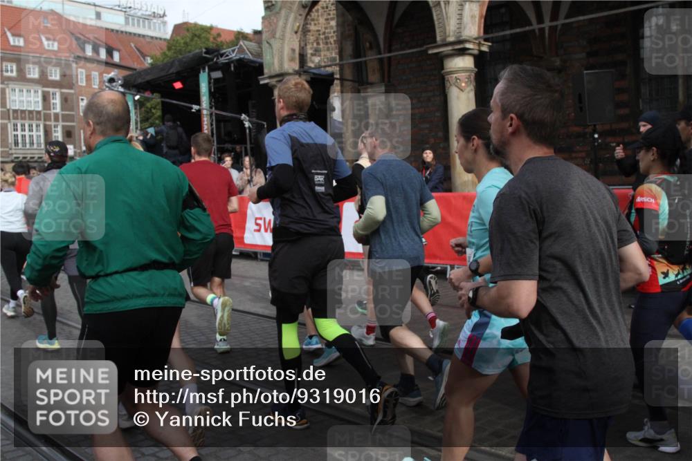 05.10.2025 - 20. swb-Marathon Bremen Yannick Fuchs http://msf.ph/oto/9319016 05.10.2025 11:33:28 Ziel  meine-sportfotos.de