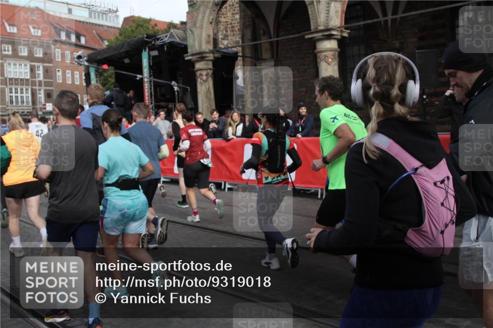 05.10.2025 - 20. swb-Marathon Bremen Yannick Fuchs http://msf.ph/oto/9319018 05.10.2025 11:33:28 Ziel  meine-sportfotos.de