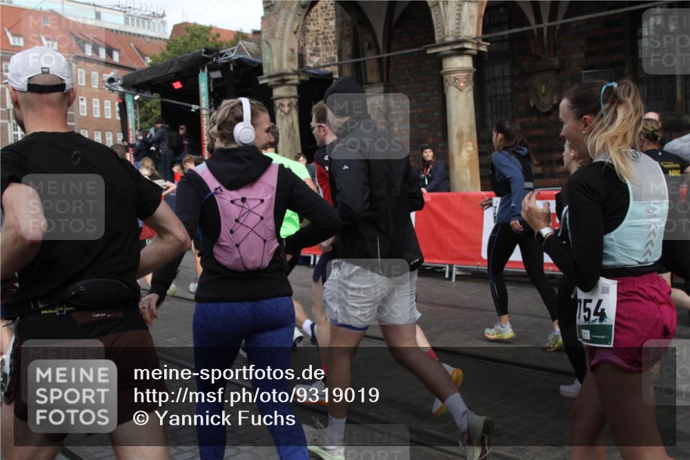 05.10.2025 - 20. swb-Marathon Bremen Yannick Fuchs http://msf.ph/oto/9319019 05.10.2025 11:33:29 Ziel  meine-sportfotos.de