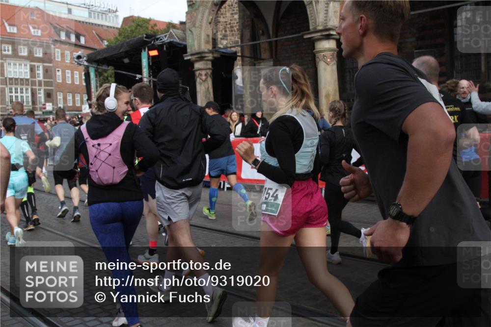 05.10.2025 - 20. swb-Marathon Bremen Yannick Fuchs http://msf.ph/oto/9319020 05.10.2025 11:33:29 Ziel  meine-sportfotos.de