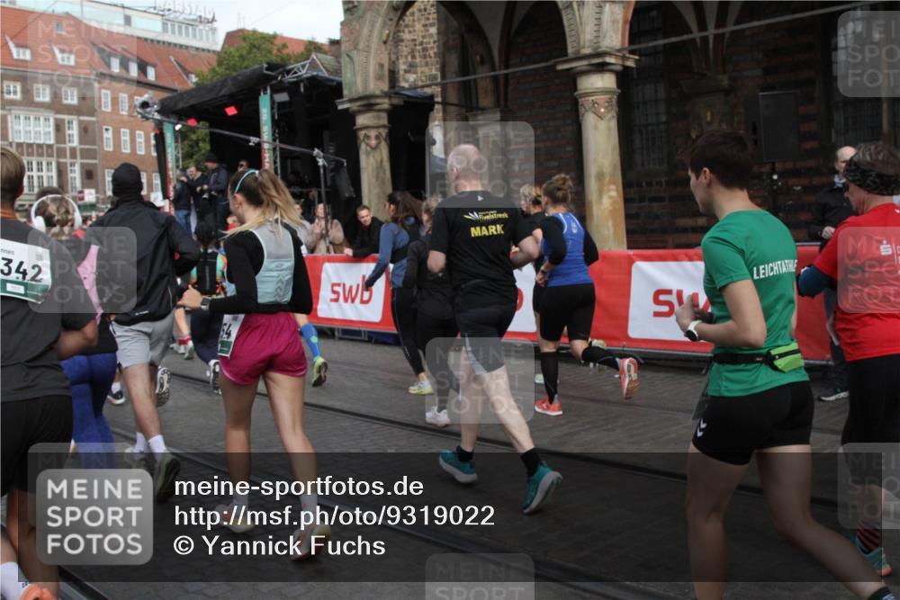 05.10.2025 - 20. swb-Marathon Bremen Yannick Fuchs http://msf.ph/oto/9319022 05.10.2025 11:33:30 Ziel  meine-sportfotos.de