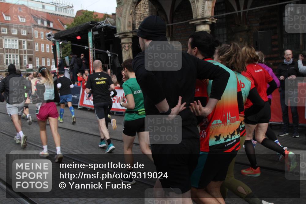 05.10.2025 - 20. swb-Marathon Bremen Yannick Fuchs http://msf.ph/oto/9319024 05.10.2025 11:33:31 Ziel  meine-sportfotos.de