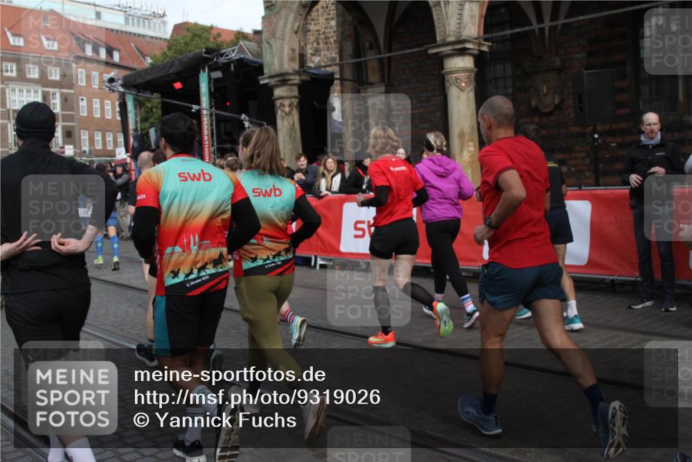 05.10.2025 - 20. swb-Marathon Bremen Yannick Fuchs http://msf.ph/oto/9319026 05.10.2025 11:33:31 Ziel  meine-sportfotos.de