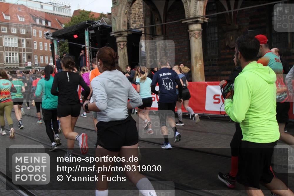 05.10.2025 - 20. swb-Marathon Bremen Yannick Fuchs http://msf.ph/oto/9319030 05.10.2025 11:33:33 Ziel  meine-sportfotos.de