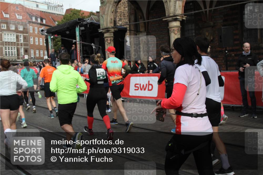 05.10.2025 - 20. swb-Marathon Bremen Yannick Fuchs http://msf.ph/oto/9319033 05.10.2025 11:33:34 Ziel  meine-sportfotos.de