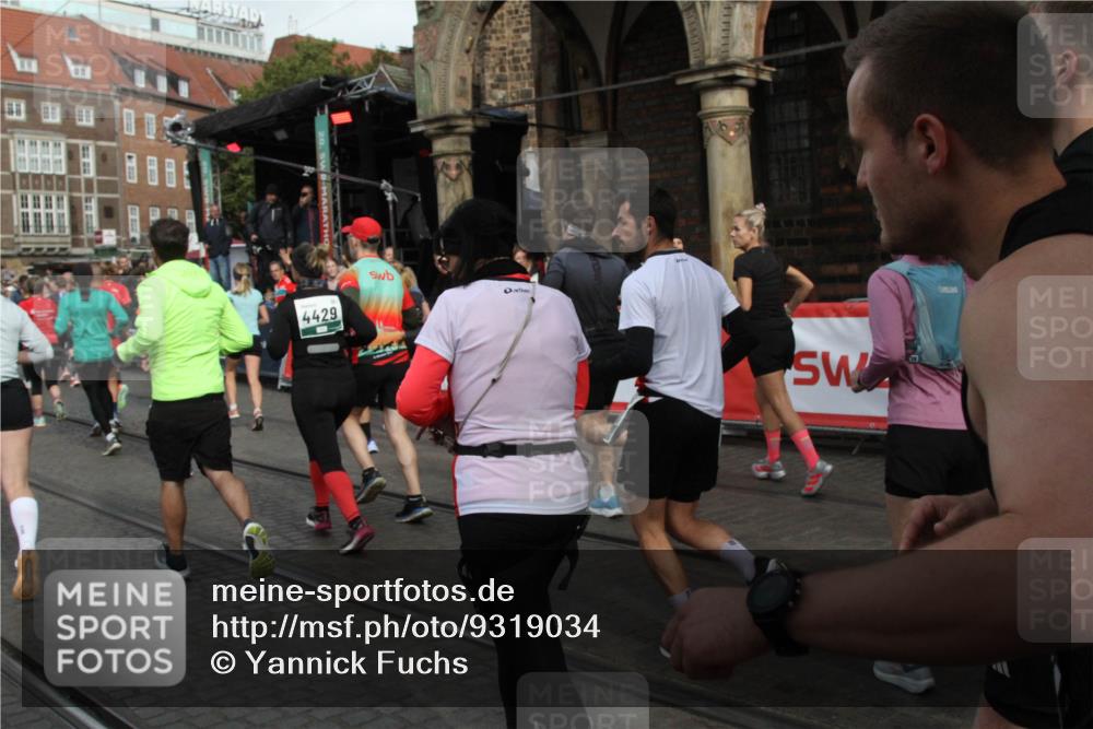 05.10.2025 - 20. swb-Marathon Bremen Yannick Fuchs http://msf.ph/oto/9319034 05.10.2025 11:33:35 Ziel  meine-sportfotos.de