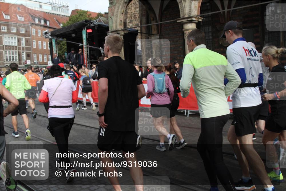 05.10.2025 - 20. swb-Marathon Bremen Yannick Fuchs http://msf.ph/oto/9319036 05.10.2025 11:33:35 Ziel  meine-sportfotos.de
