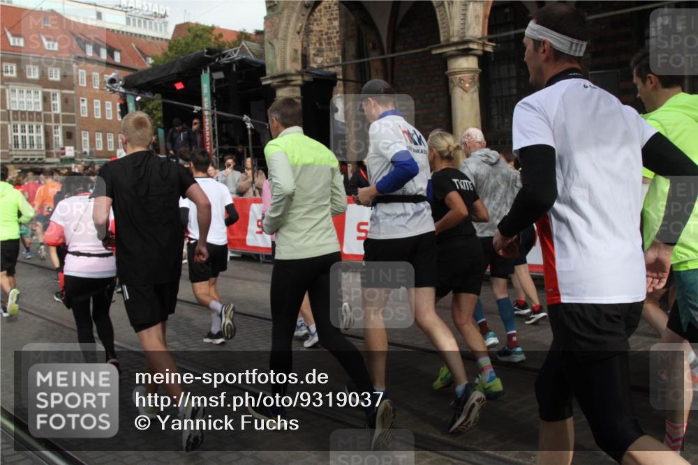 05.10.2025 - 20. swb-Marathon Bremen Yannick Fuchs http://msf.ph/oto/9319037 05.10.2025 11:33:36 Ziel  meine-sportfotos.de