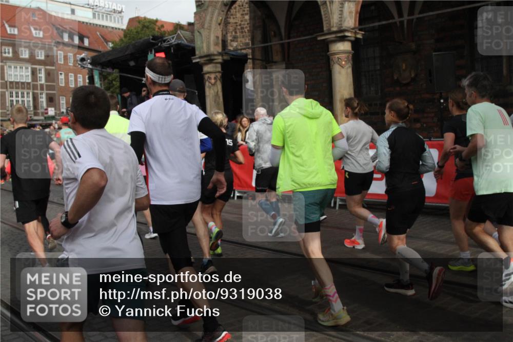05.10.2025 - 20. swb-Marathon Bremen Yannick Fuchs http://msf.ph/oto/9319038 05.10.2025 11:33:36 Ziel  meine-sportfotos.de