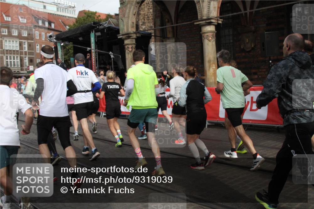 05.10.2025 - 20. swb-Marathon Bremen Yannick Fuchs http://msf.ph/oto/9319039 05.10.2025 11:33:37 Ziel  meine-sportfotos.de