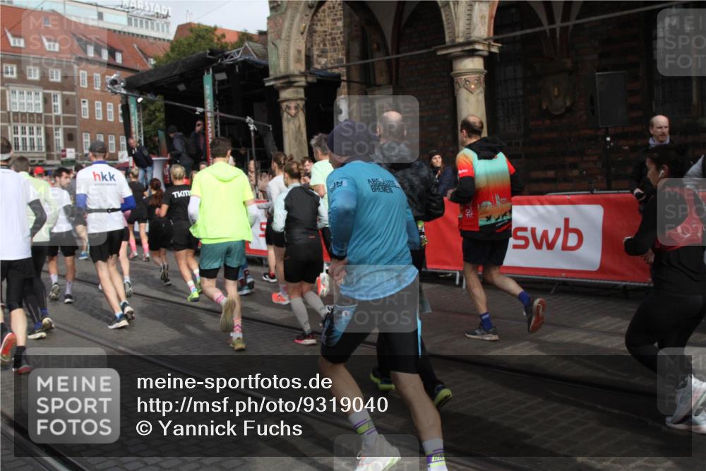 05.10.2025 - 20. swb-Marathon Bremen Yannick Fuchs http://msf.ph/oto/9319040 05.10.2025 11:33:37 Ziel  meine-sportfotos.de