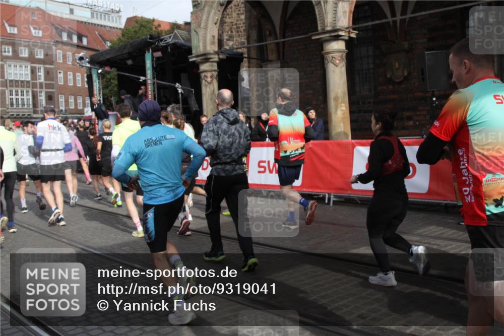 05.10.2025 - 20. swb-Marathon Bremen Yannick Fuchs http://msf.ph/oto/9319041 05.10.2025 11:33:38 Ziel  meine-sportfotos.de