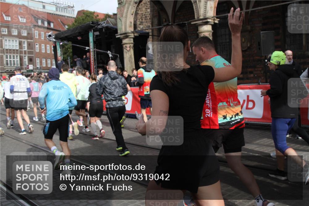 05.10.2025 - 20. swb-Marathon Bremen Yannick Fuchs http://msf.ph/oto/9319042 05.10.2025 11:33:38 Ziel  meine-sportfotos.de