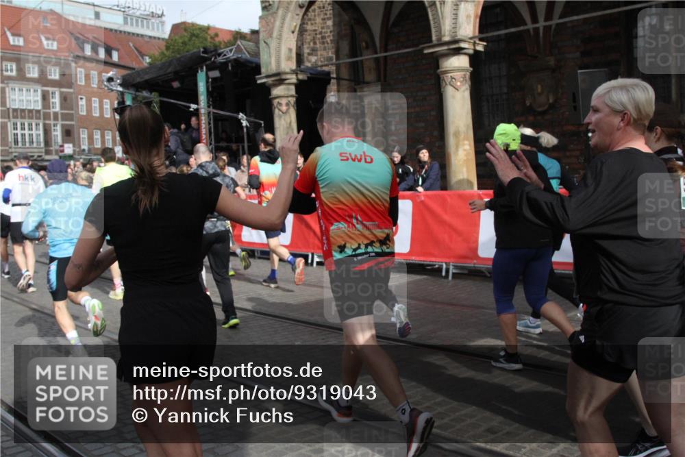 05.10.2025 - 20. swb-Marathon Bremen Yannick Fuchs http://msf.ph/oto/9319043 05.10.2025 11:33:38 Ziel  meine-sportfotos.de