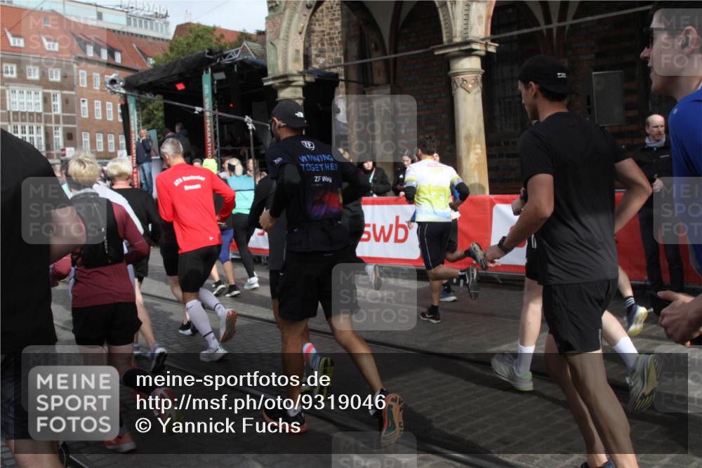 05.10.2025 - 20. swb-Marathon Bremen Yannick Fuchs http://msf.ph/oto/9319046 05.10.2025 11:33:40 Ziel  meine-sportfotos.de