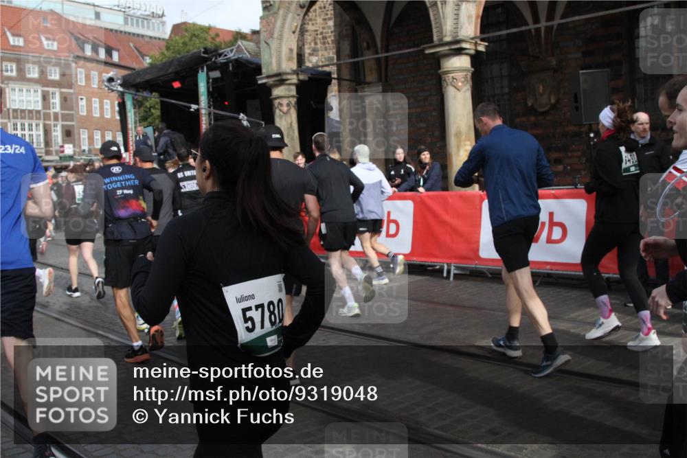05.10.2025 - 20. swb-Marathon Bremen Yannick Fuchs http://msf.ph/oto/9319048 05.10.2025 11:33:41 Ziel  meine-sportfotos.de