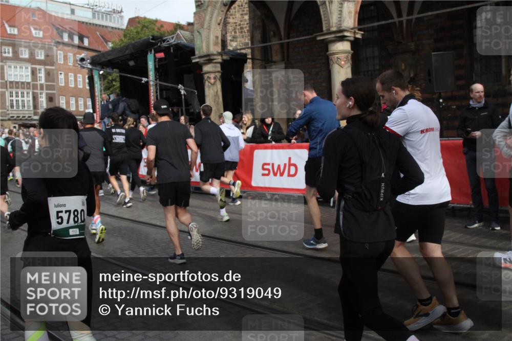 05.10.2025 - 20. swb-Marathon Bremen Yannick Fuchs http://msf.ph/oto/9319049 05.10.2025 11:33:42 Ziel  meine-sportfotos.de