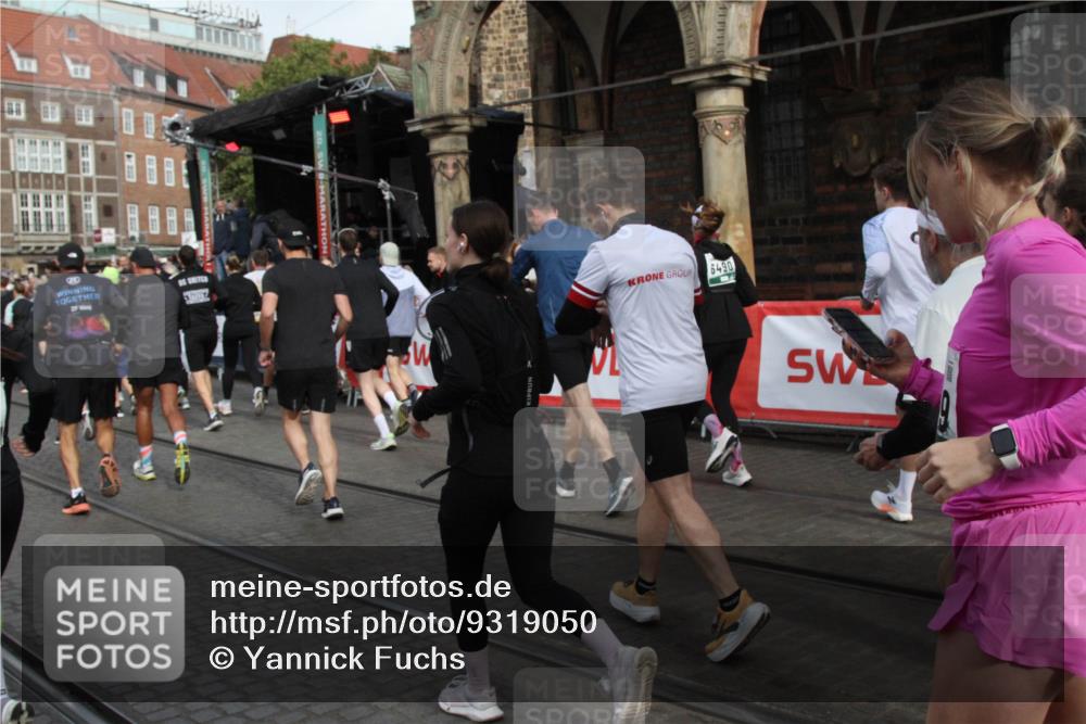 05.10.2025 - 20. swb-Marathon Bremen Yannick Fuchs http://msf.ph/oto/9319050 05.10.2025 11:33:42 Ziel  meine-sportfotos.de