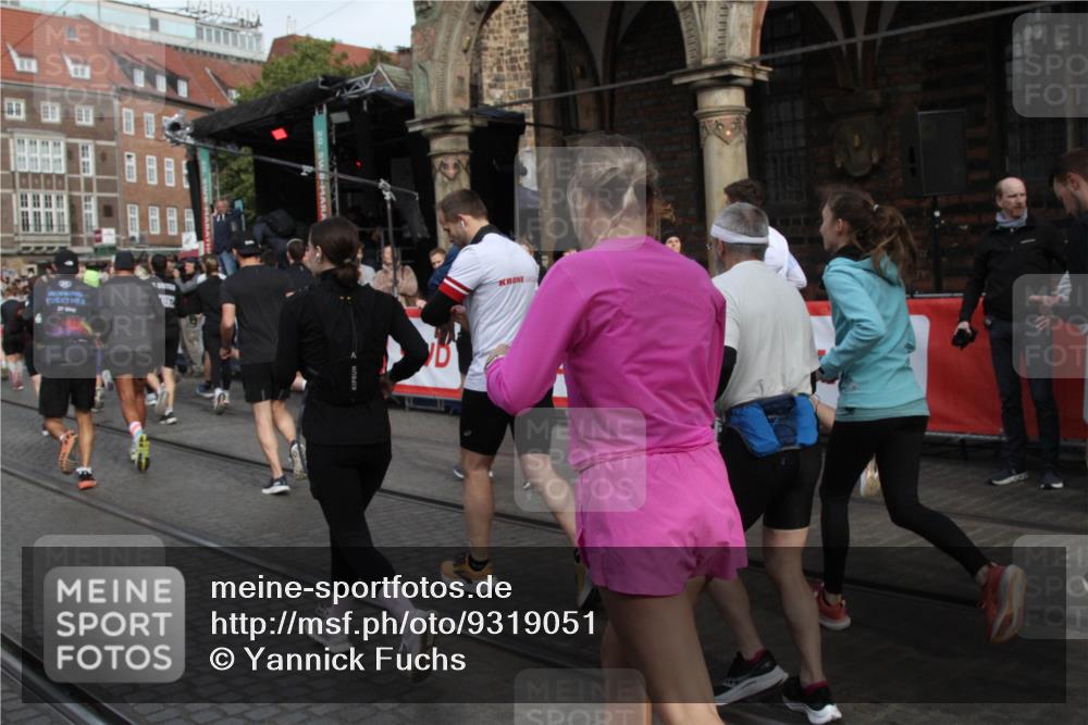 05.10.2025 - 20. swb-Marathon Bremen Yannick Fuchs http://msf.ph/oto/9319051 05.10.2025 11:33:42 Ziel  meine-sportfotos.de