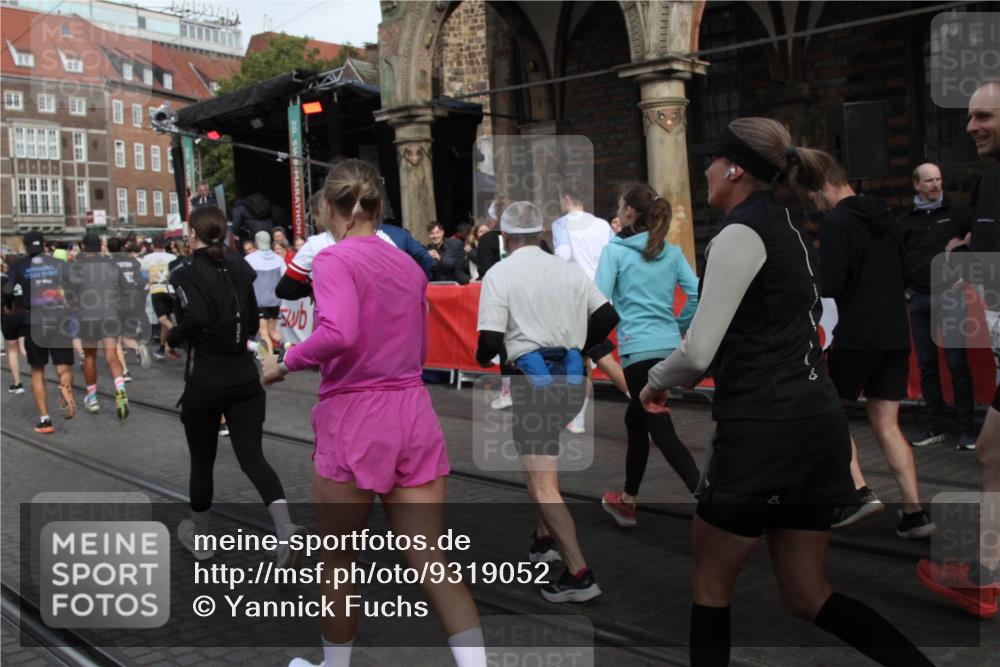 05.10.2025 - 20. swb-Marathon Bremen Yannick Fuchs http://msf.ph/oto/9319052 05.10.2025 11:33:43 Ziel  meine-sportfotos.de