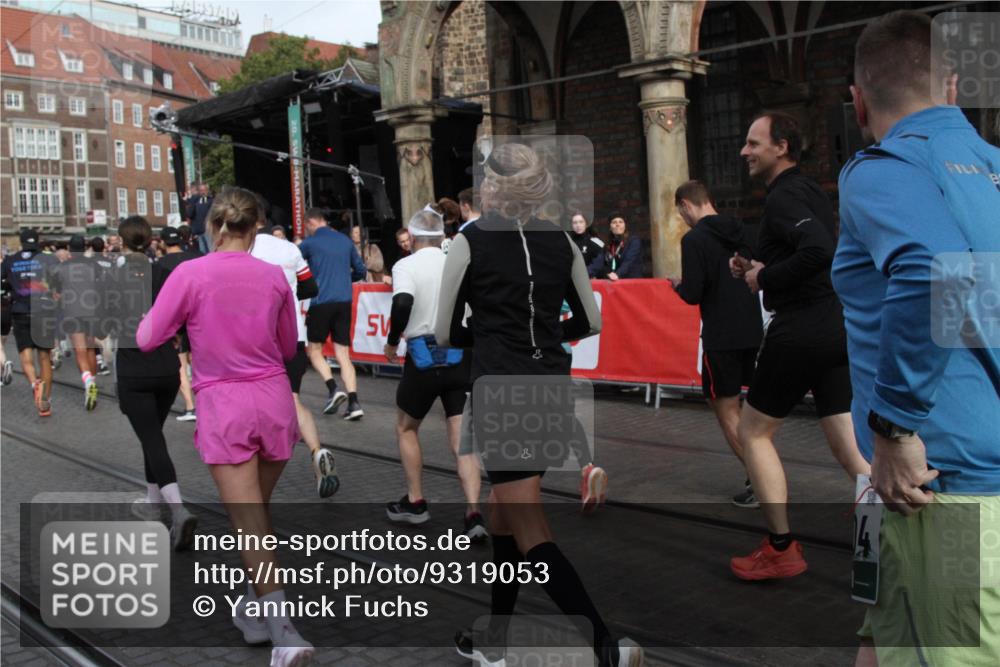 05.10.2025 - 20. swb-Marathon Bremen Yannick Fuchs http://msf.ph/oto/9319053 05.10.2025 11:33:43 Ziel  meine-sportfotos.de